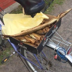 Kohalik amps - värskelt suitsutatud kala tõeliselt Kihnu kalurilt