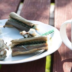 Kohalik amps - värskelt suitsutatud kala tõeliselt Kihnu kalurilt